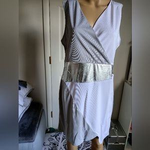 Gray & White Color Block Sleeveless Surplice Dress size XL